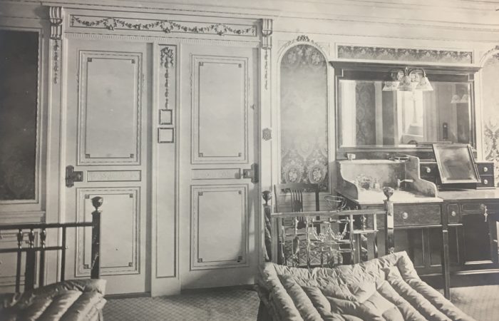 Luxe Cabin Louis XVI